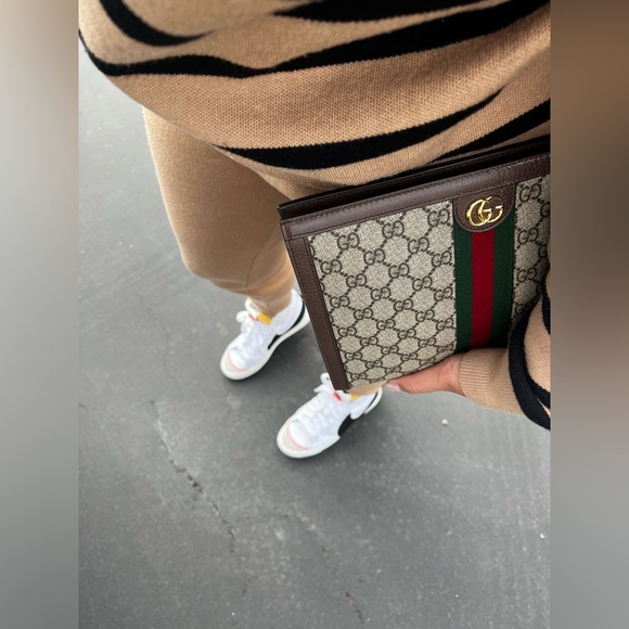 Meet your Posher, Eboni - Picture 4 of 8